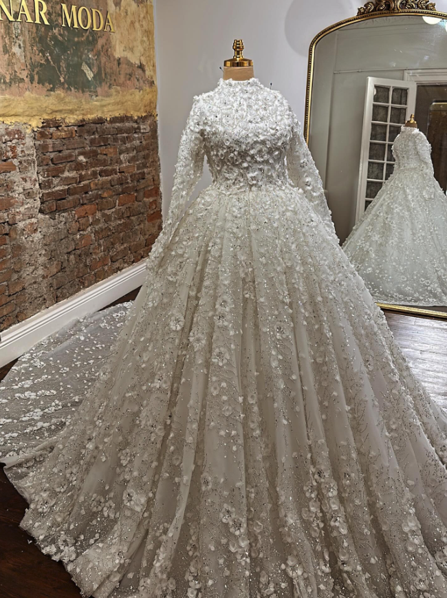 Brautkleid mit Blüten